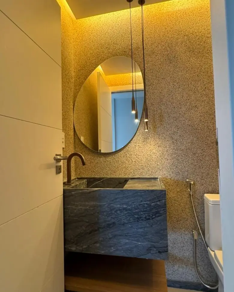 Lavabo com cuba esculpida em pedra natural, projeto executado pela BM Rochas